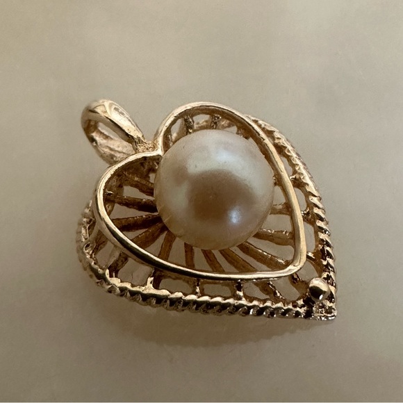 14k Solid Gold Heart Shaped Basket Pendant with Pearl Center - Picture 6 of 16